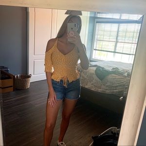 Bright floral scrunch top 🌻